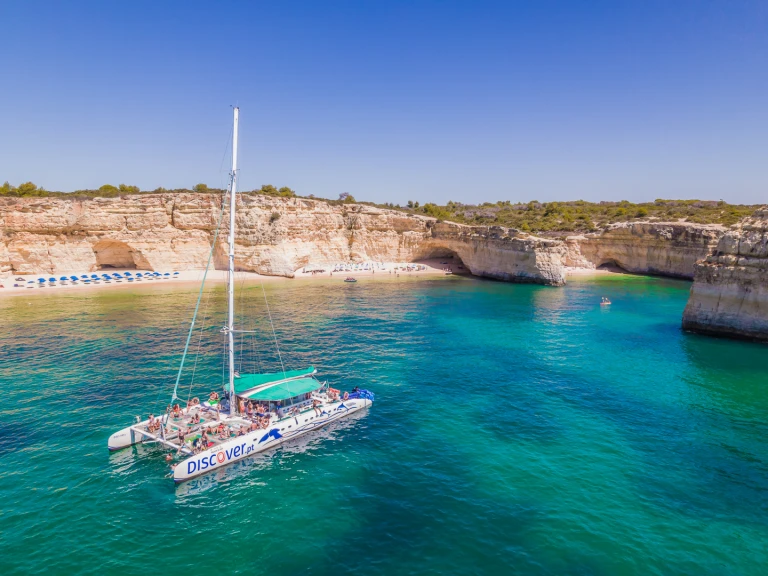 Wynajem Katamaran Fountaine Pajot z patentem 