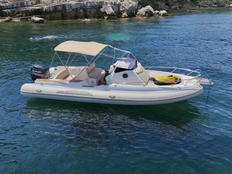 Wynajem Łódż półsztywna w Cannes - Capelli Tempest 770 WA