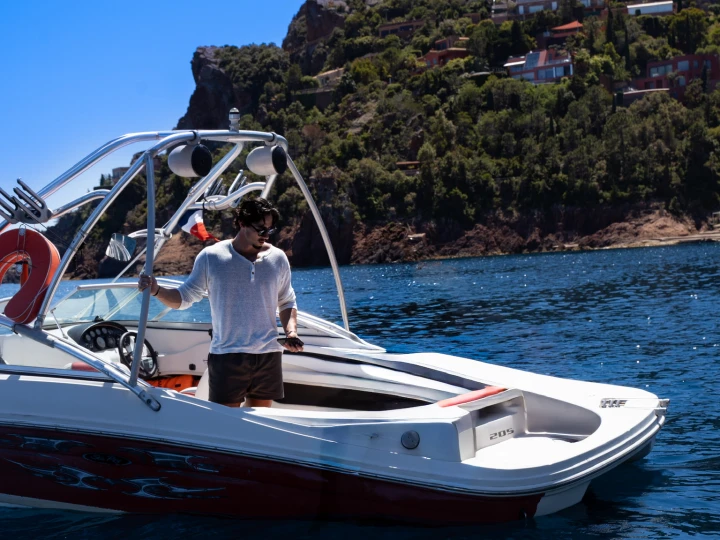 Wynajem Motorówka Sea Ray z patentem 