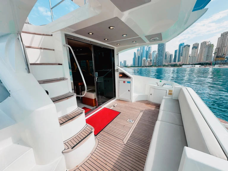 Motorówka do wynajmu w Dubai Marina w najlepszej cenie
