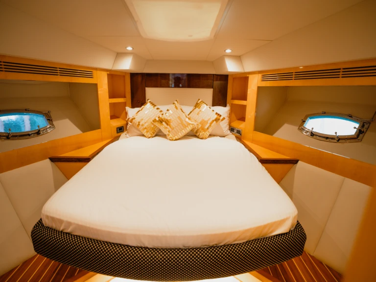 Wynajem łodzi Dubai Marina tanio Luxury Motor Yacht X3