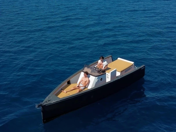 Smartboat Smartboat 23 między profesjonalistami a osobami prywatnymi w Cannes