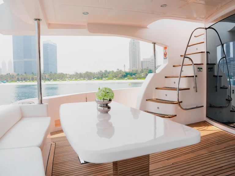 Wynajem łodzi Dubai Marina tanio Luxury Motor Yacht X35