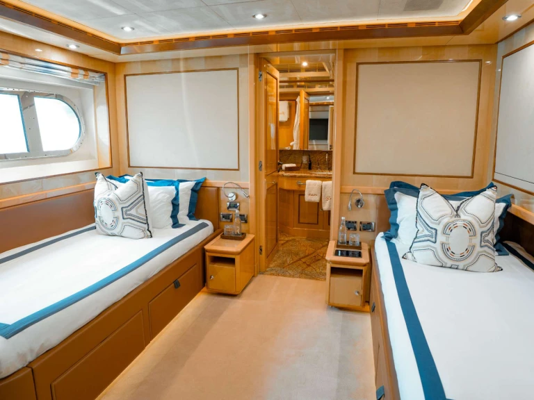  Luxury Motor Yacht B między profesjonalistami a osobami prywatnymi w Dubai Marina