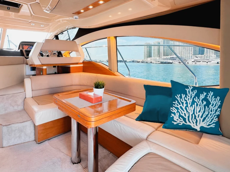 Wynajem łodzi Dubai Marina tanio Azimut 50 X33
