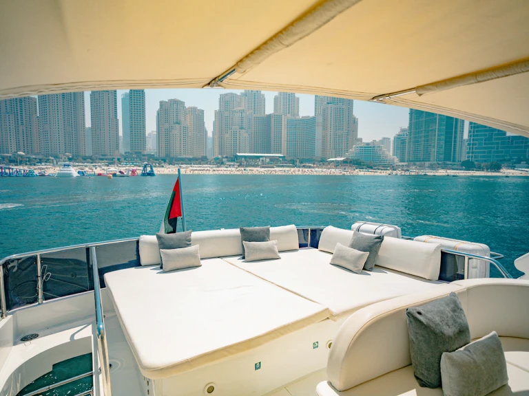  Luxury Motor Yacht X12 między profesjonalistami a osobami prywatnymi w Dubai Marina