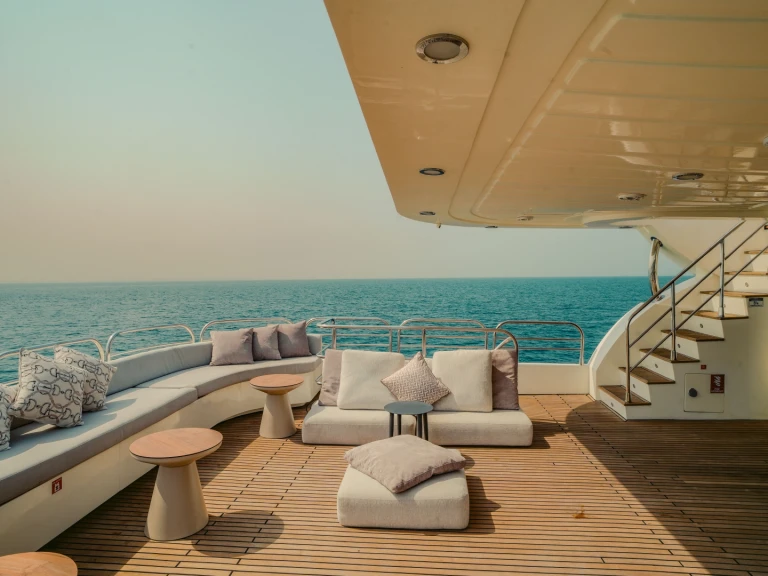  Luxury Motor Yacht S między profesjonalistami a osobami prywatnymi w Dubai Marina