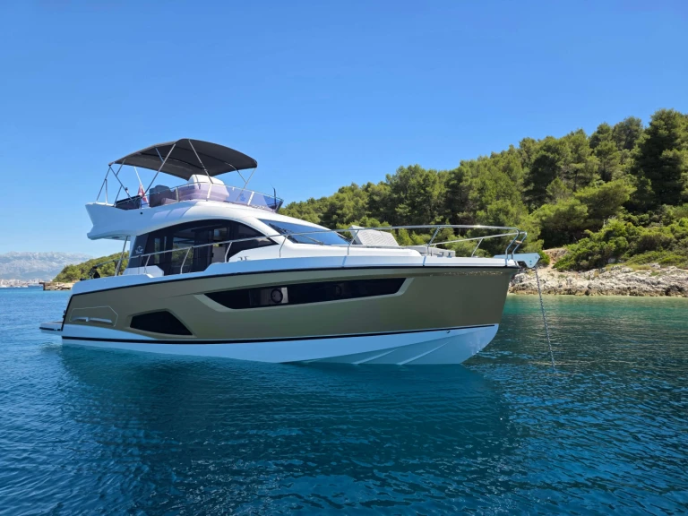 Wynajmij Luksusowy jacht z lub bez skippera Sealine w Kaštela