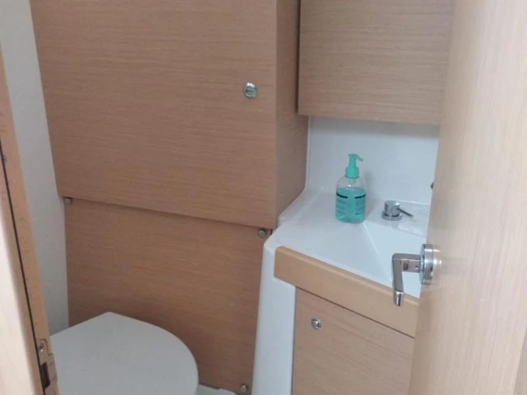 Wynajmij Bénéteau Oceanis 38.1 w Livorno
