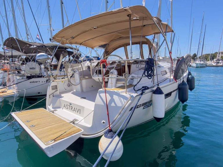 Wynajem łodzi Bavaria Cruiser 37 w Pula na SamBoat 