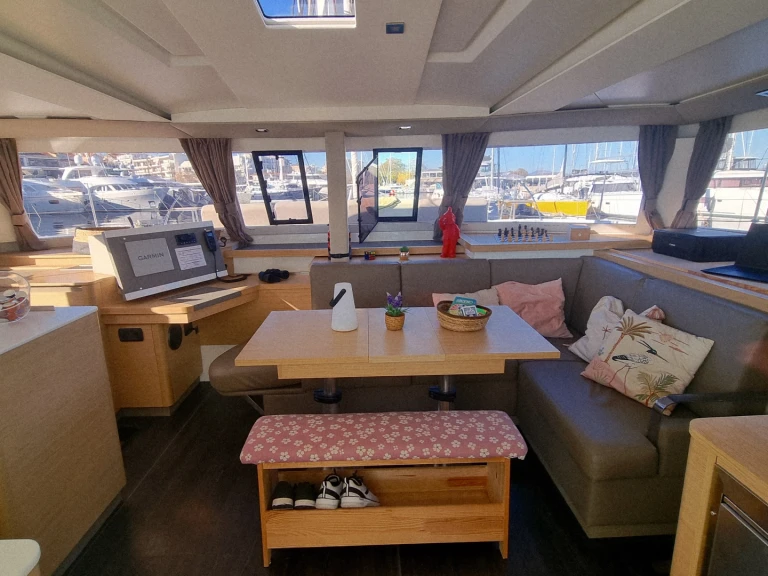 Wynajem łodzi Fountaine Pajot Astrea 42 w Marsylia na SamBoat 