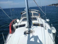 Bénéteau Oceanis 370 między profesjonalistami a osobami prywatnymi w Port de Hyères (St Pierre)