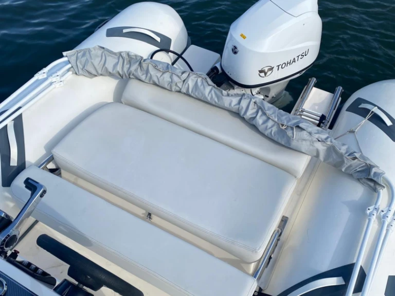 Wynajmij Bwa California 550 w Olbia