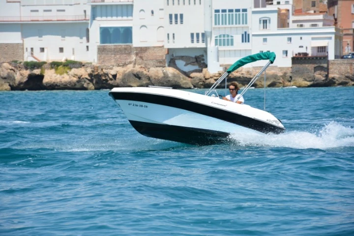 Wynajmij  Compass 400 GT w Sitges