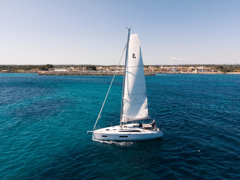 Wynajmij Bénéteau Oceanis 37.1 w s'Arenal