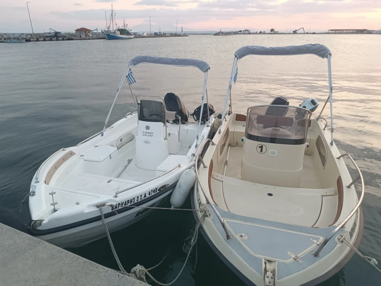 Wynajem Motorówka Athrakiboats z patentem 