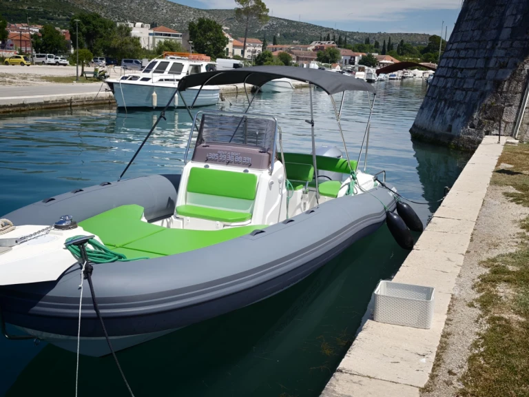 Wynajmij Łódż półsztywna z lub bez skippera Marlin Boat w Split