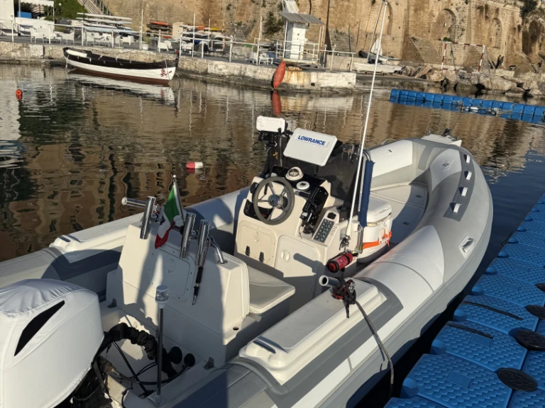 Wynajem łodzi Taranto tanio TX 550