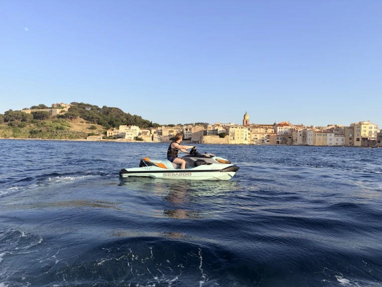 Wynajem łodzi Saint-Tropez tanio Wakepro 230