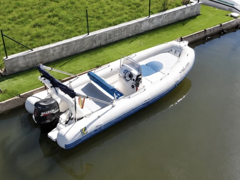 Wynajem łodzi Zodiac Medline II w Roses na SamBoat 