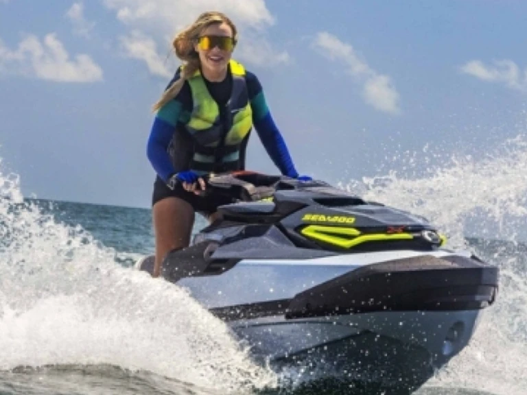 Wynajem łodzi Capri tanio RXT-X RS 325