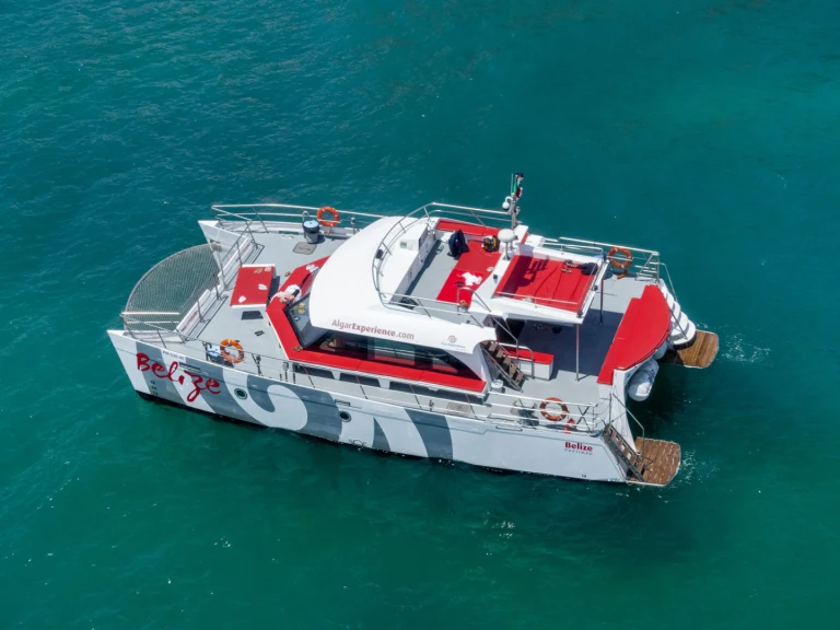Nautiber Custom między profesjonalistami a osobami prywatnymi w Vilamoura
