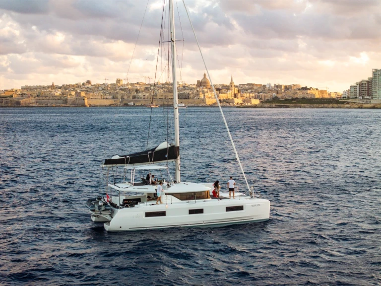 Wynajmij Lagoon Lagoon 46 w Gżira