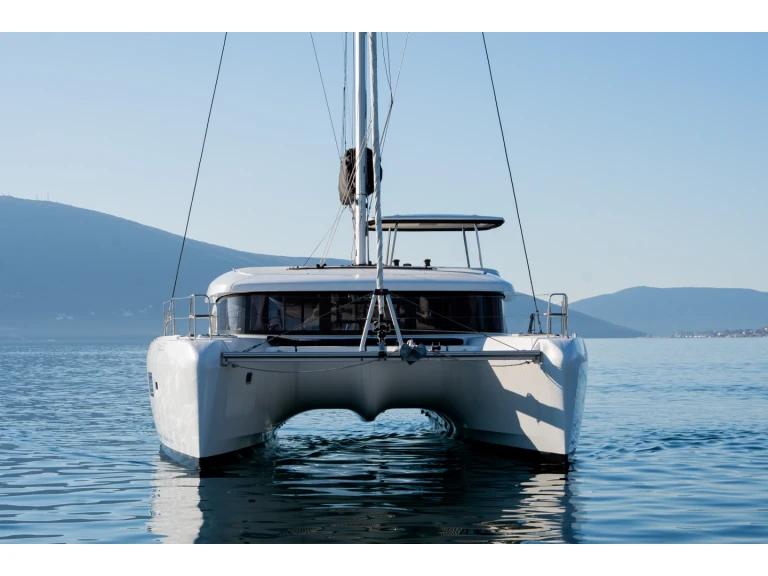 Wynajem łodzi Lagoon Lagoon 42 w Tivat na SamBoat 