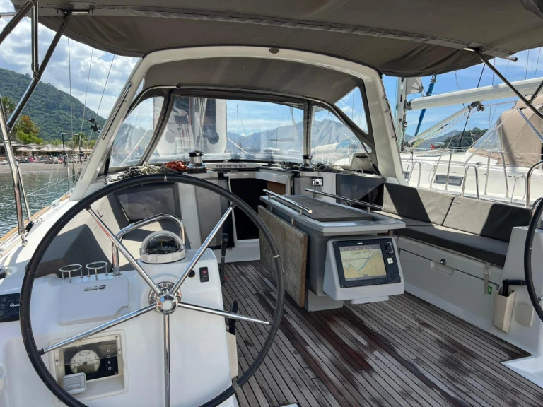 Wynajem łodzi Adaköy tanio Oceanis 45