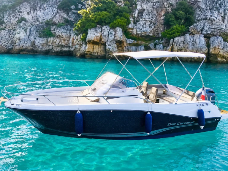 Wynajem Motorówka Pacific Craft z patentem 