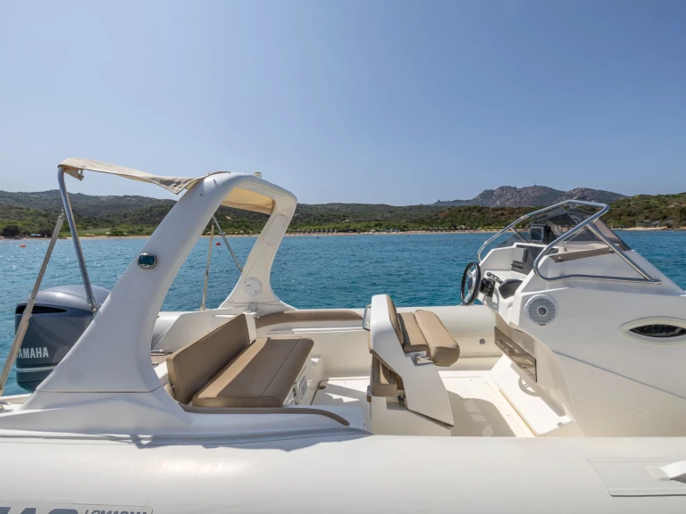 Lomac Adrenalina 7.5 między profesjonalistami a osobami prywatnymi w Port Grimaud