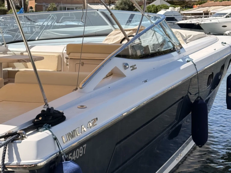 Motorówka do wynajmu w Port Grimaud w najlepszej cenie