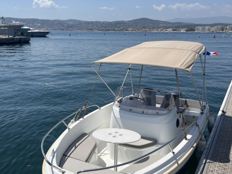 Wynajem Motorówka w Antibes - Jeanneau Cap Camarat 5.5 CC Serie 2 Style