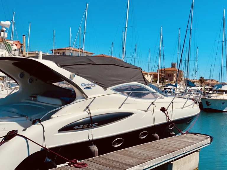 Gobbi Atlantis 425 SC między profesjonalistami a osobami prywatnymi w San Vincenzo