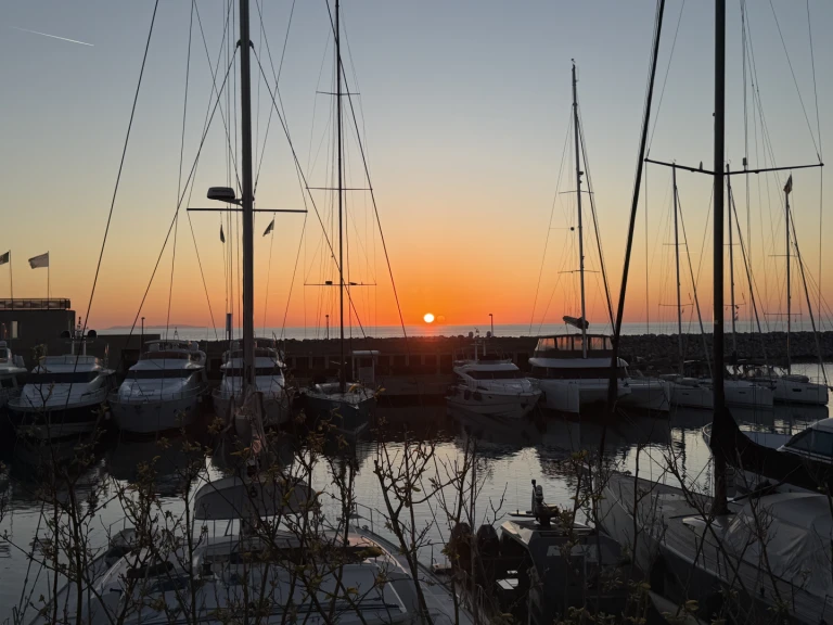 Wynajem łodzi San Vincenzo tanio Atlantis 425 SC