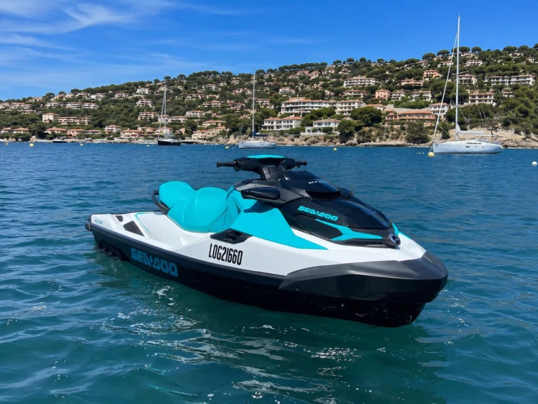 Sea-Doo GTX  między profesjonalistami a osobami prywatnymi w Le Grau-du-Roi