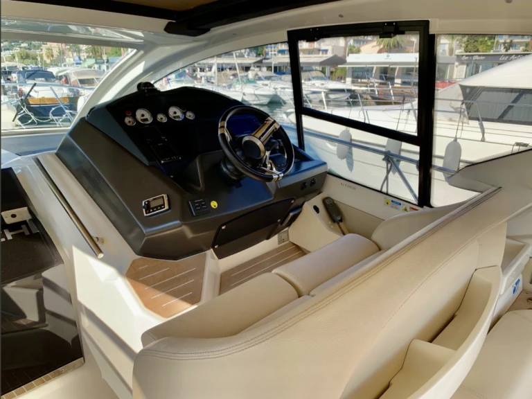 Wynajmij Cranchi M 44 w Antibes