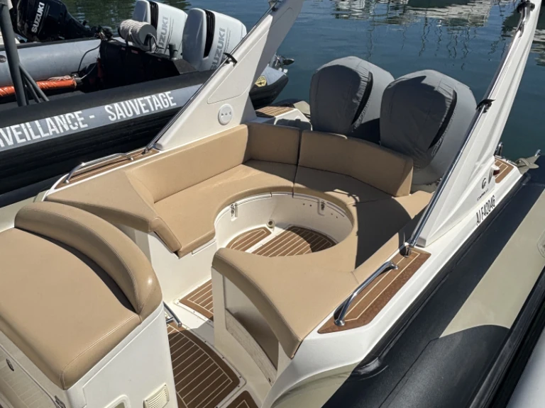 Wynajmij Łódż półsztywna z lub bez skippera Capelli w Porto-Vecchio