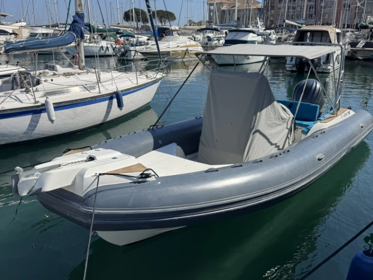 Wynajmij Capelli Tempest 775 Open w Fréjus