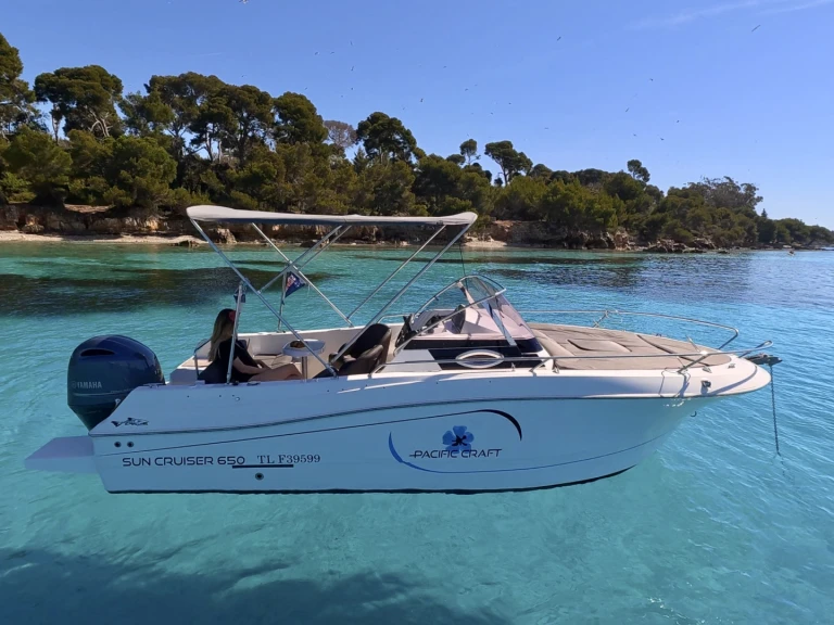 Pacific Craft Pacific Craft 650 SC między profesjonalistami a osobami prywatnymi w Golfe-Juan
