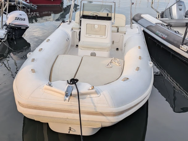 Wynajem łodzi Porto-Vecchio tanio DR 520