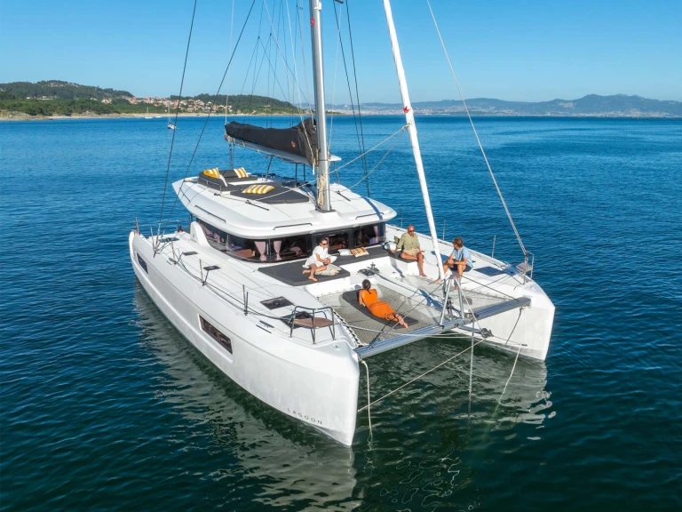 Wynajmij Lagoon Lagoon 43 (6 cab.) w Gouvia