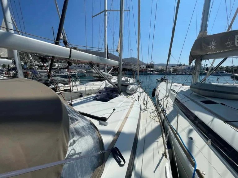 Jeanneau Sun Odyssey 419 /3cab między profesjonalistami a osobami prywatnymi w Paros (wyspa)