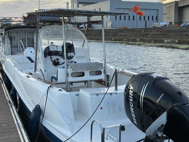 Wynajem łodzi Lorient tanio Quicksilver 800 Commander