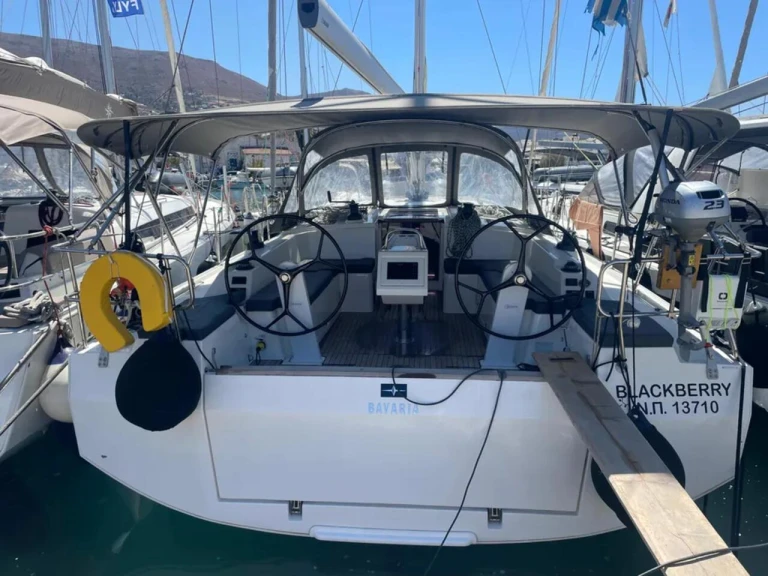 Wynajmij Bavaria Bavaria C42 /3cab w Paros (wyspa)