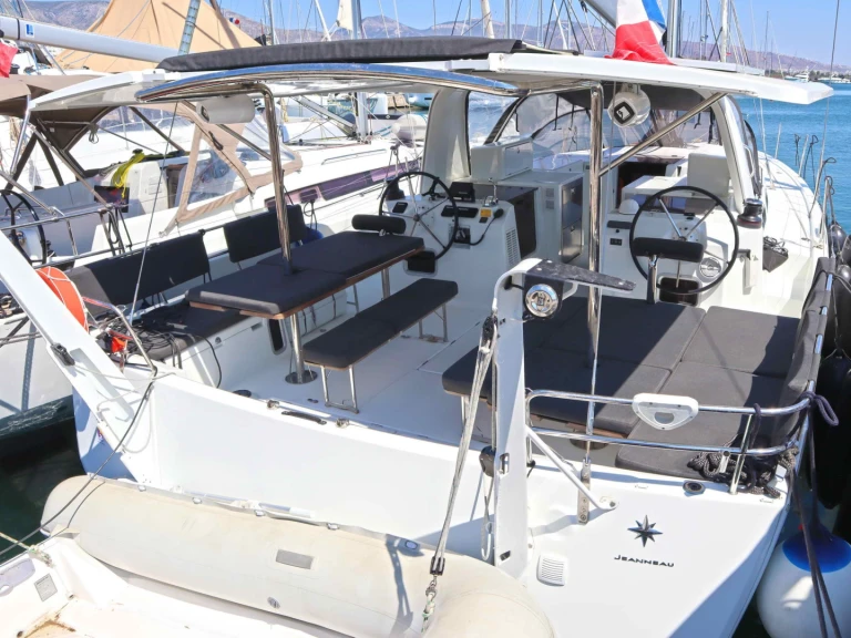 Wynajmij Jeanneau Sun Loft 47 /7cab w Alimos