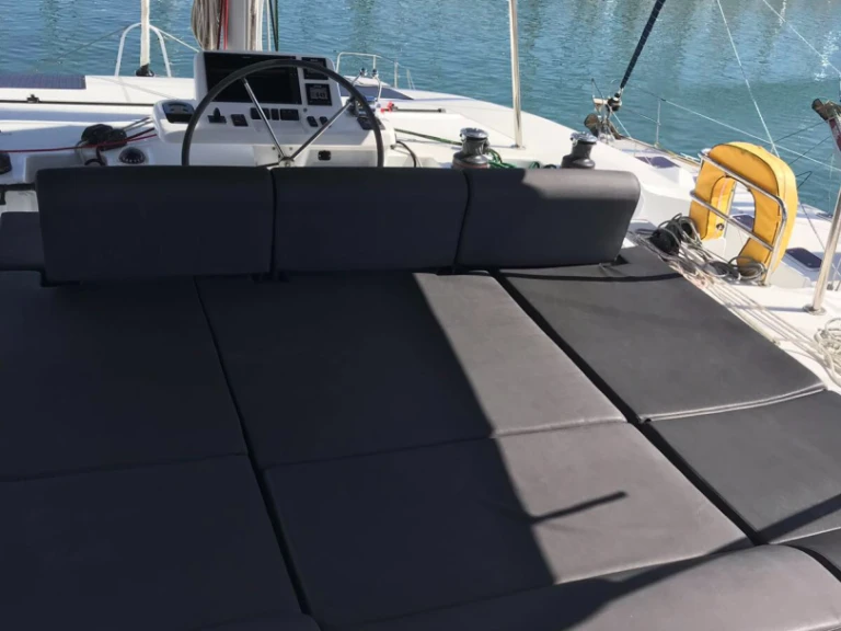 Wynajem łodzi Lagoon Lagoon 50/6 cab w Alimos na SamBoat 