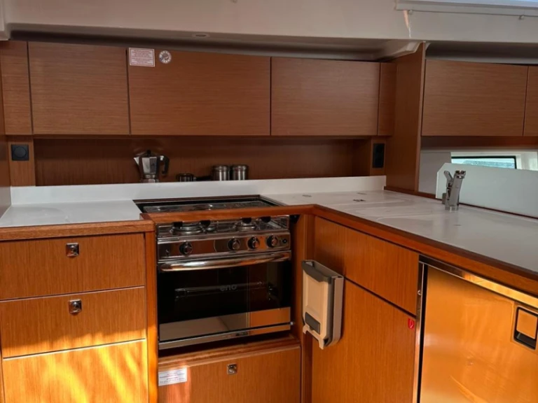 Wynajem łodzi Bavaria Bavaria C45 Holiday /5cab w Alimos na SamBoat 