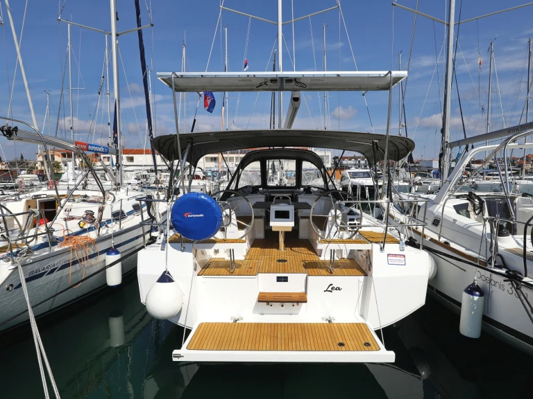 Wynajmij Bavaria Bavaria C38 w Biograd na Moru