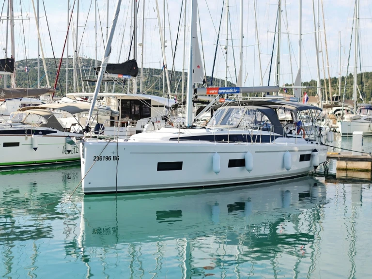 Wynajem łodzi Biograd na Moru tanio Bavaria C42